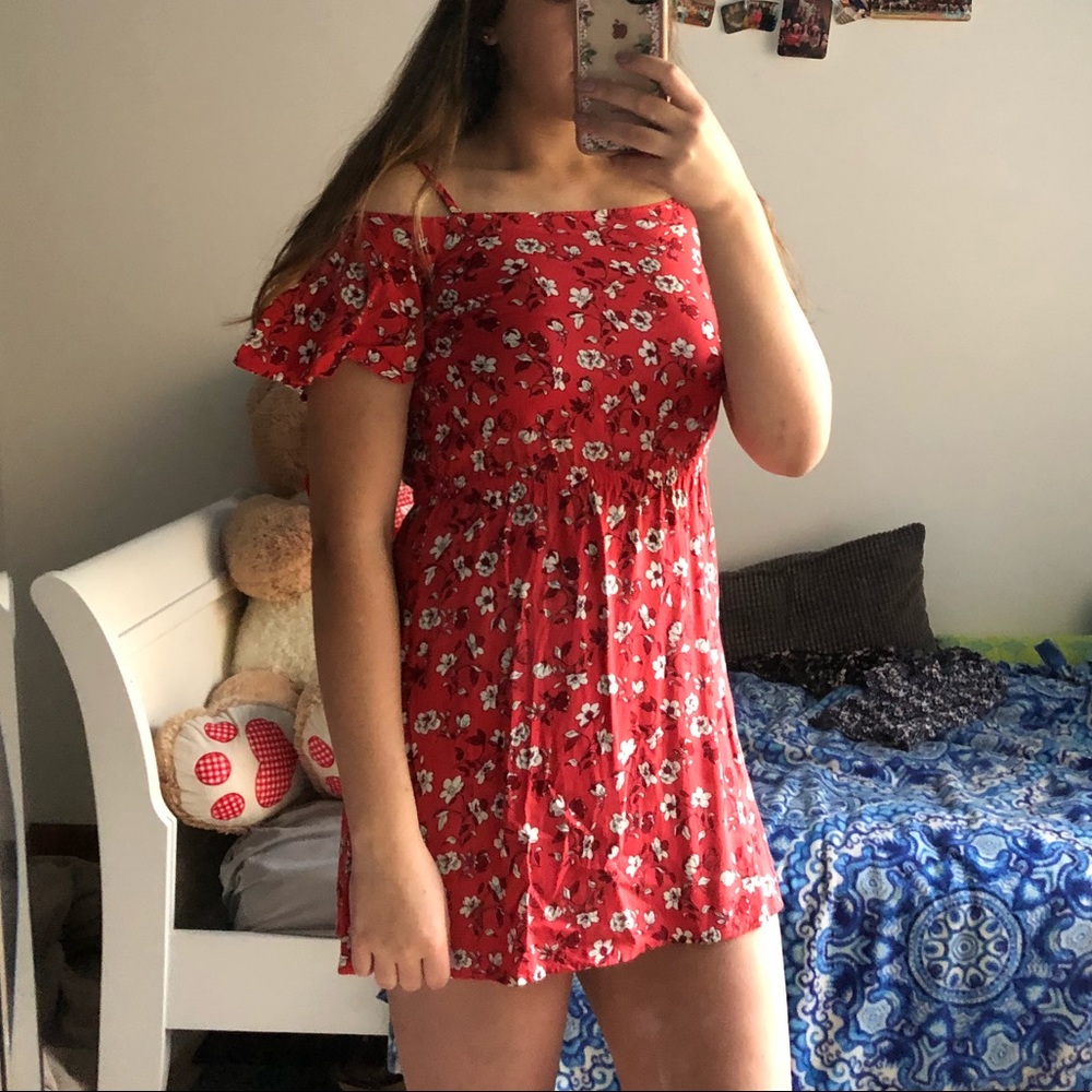 SOLD H&M Red Off-The-Shoulder Floral Dress - Picture 2 of 3